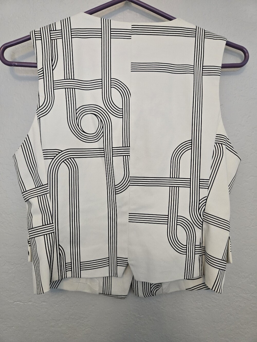 Le AL.X Ivory And Black Vest, Size XS - Picture 3 of 5